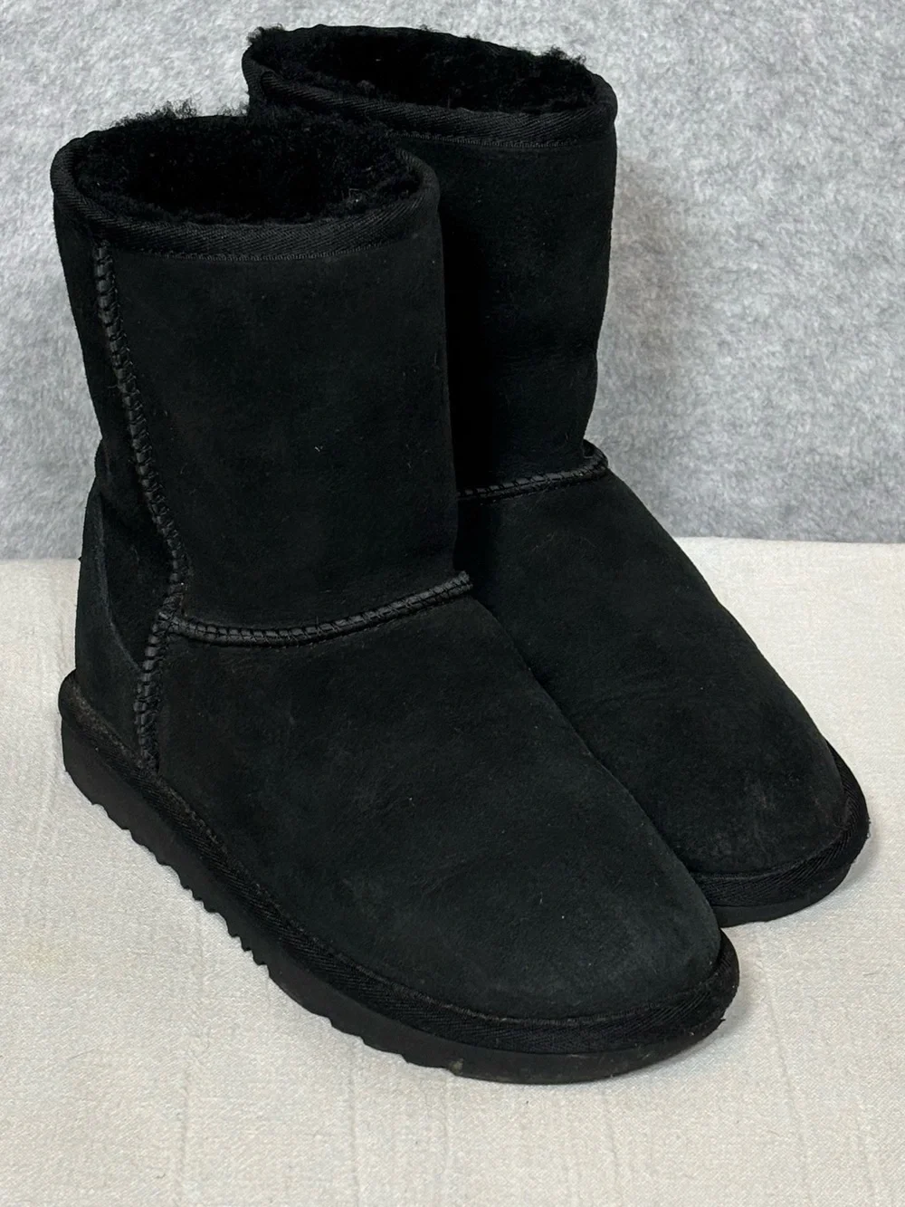 UGG Classic Short II Sheepskin-Lined Suede Boots-Black-Girls Size 4